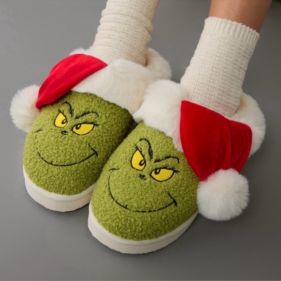 NWT - American Eagle Outfitters Grinch Slippers - Picture 1 of 4